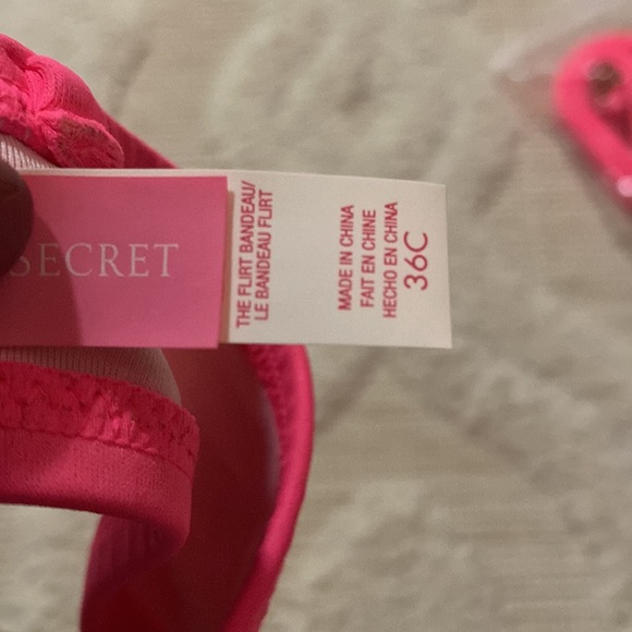 NWOT women’s Victoria’s Secret strapless colorblock bikini top. Size 36C - Picture 3 of 3